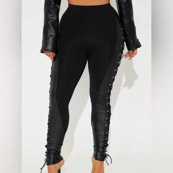 Black laced up leggings - Picture 2 of 3